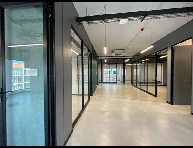 285M² OFFICE TO LET IN BRYANSTON